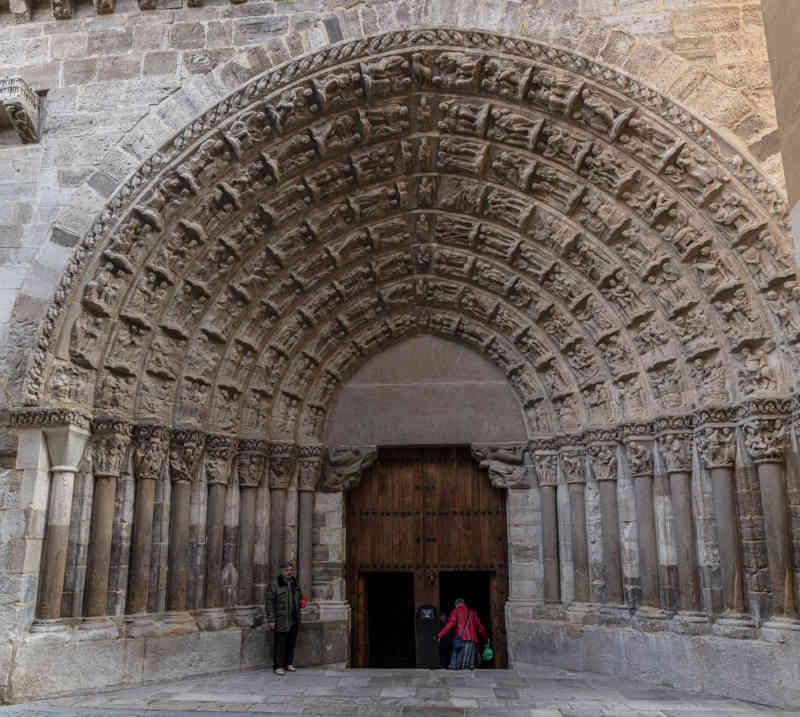 Comunidad Foral de Navarra 005 - Tudela - catedral de Santa María - puerta del Juicio.jpg